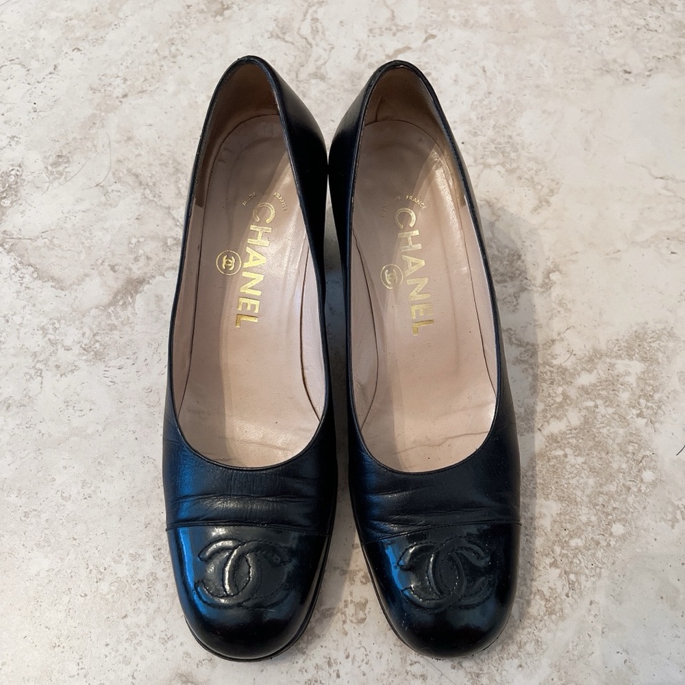 Vintage CHANEL heels - Picture 1 of 4